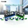 Empaque de gomas de nicotina Nixgo sabor Blueberry con leyenda Prueba Nixgo Gratis en entorno urbano moderno.